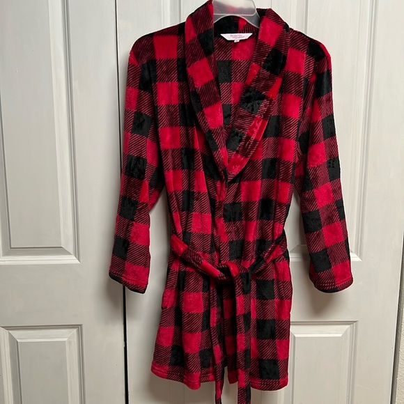 Brighten the Season Red Black Plaid Fleece Pocket Robe Size M - Picture 1 of 7